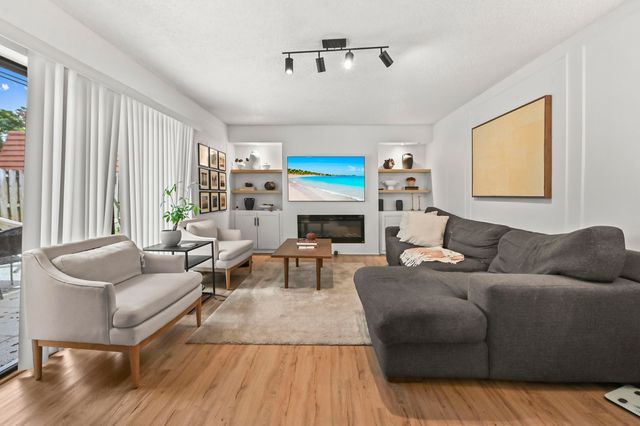 746 NW 98th Way, Plantation, FL 33324