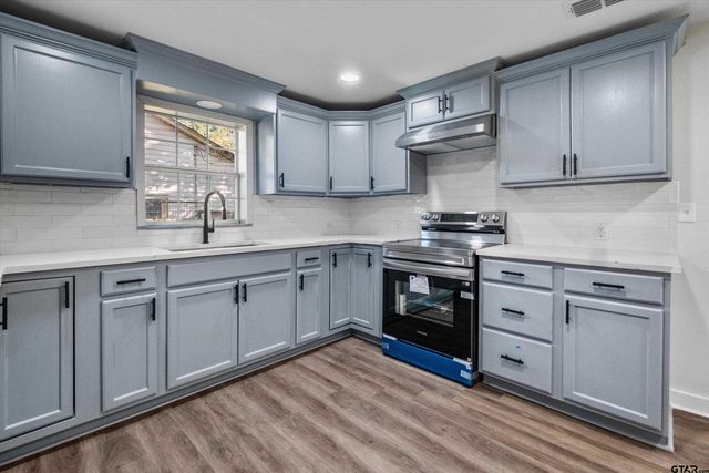 2116 N Emerson, Tyler, TX 75702