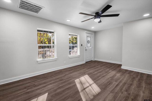 2116 N Emerson, Tyler, TX 75702