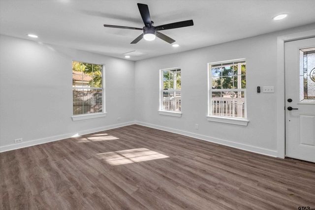 2116 N Emerson, Tyler, TX 75702