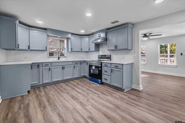 2116 N Emerson, Tyler, TX 75702