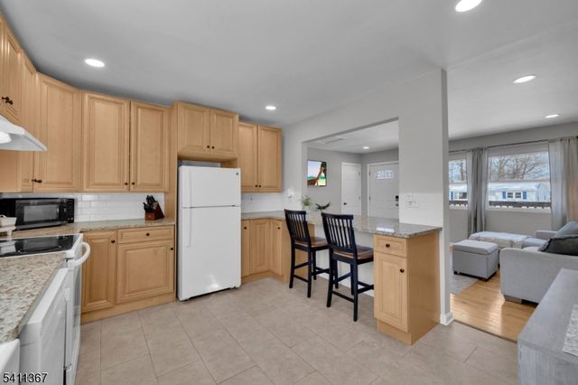 142 Barry Dr N, Vernon Twp., NJ 07422