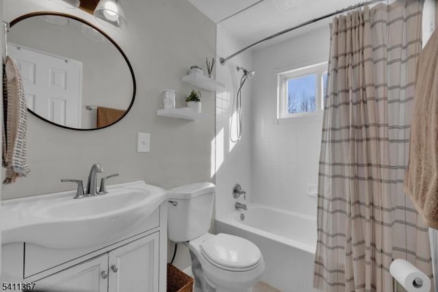 142 Barry Dr N, Vernon Twp., NJ 07422