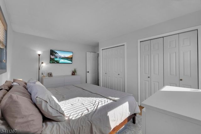 142 Barry Dr N, Vernon Twp., NJ 07422