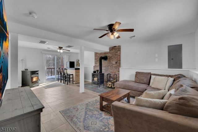 142 Barry Dr N, Vernon Twp., NJ 07422