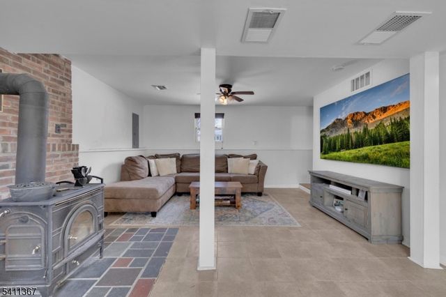 142 Barry Dr N, Vernon Twp., NJ 07422