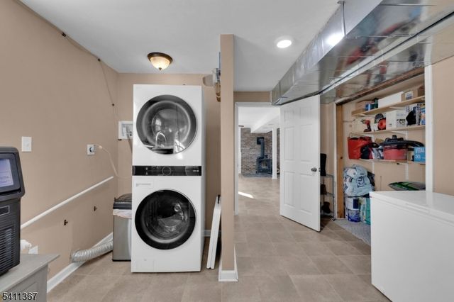 142 Barry Dr N, Vernon Twp., NJ 07422