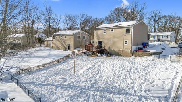 142 Barry Dr N, Vernon Twp., NJ 07422