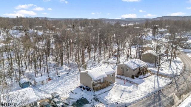 142 Barry Dr N, Vernon Twp., NJ 07422