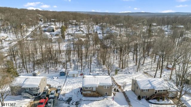 142 Barry Dr N, Vernon Twp., NJ 07422