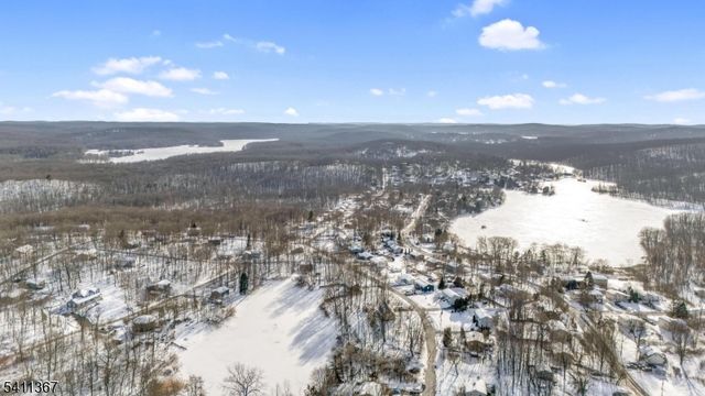 142 Barry Dr N, Vernon Twp., NJ 07422