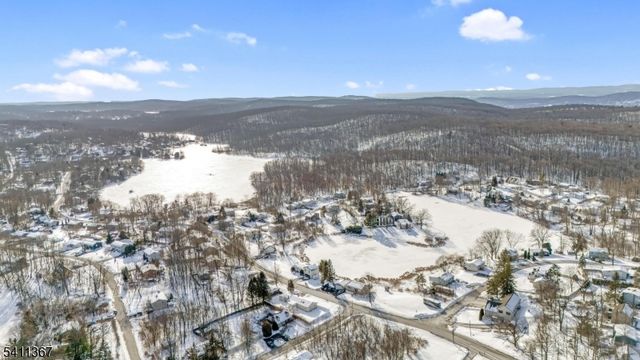 142 Barry Dr N, Vernon Twp., NJ 07422