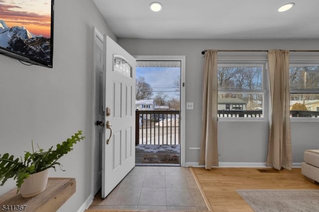 142 Barry Dr N, Vernon Twp., NJ 07422