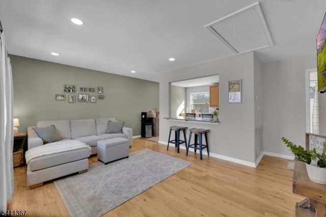 142 Barry Dr N, Vernon Twp., NJ 07422