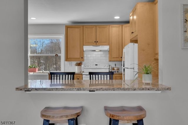 142 Barry Dr N, Vernon Twp., NJ 07422