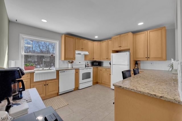 142 Barry Dr N, Vernon Twp., NJ 07422