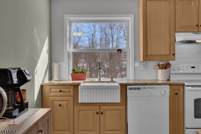 142 Barry Dr N, Vernon Twp., NJ 07422