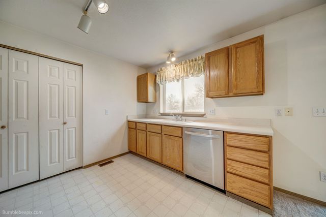 2925 N Glenbrook Ln, Otis Orchards, WA 99027