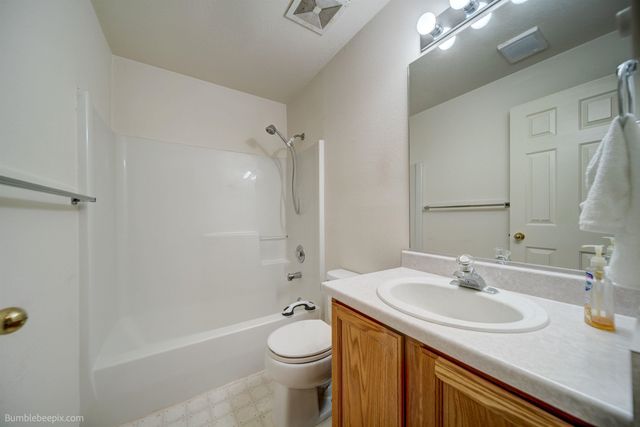 2925 N Glenbrook Ln, Otis Orchards, WA 99027