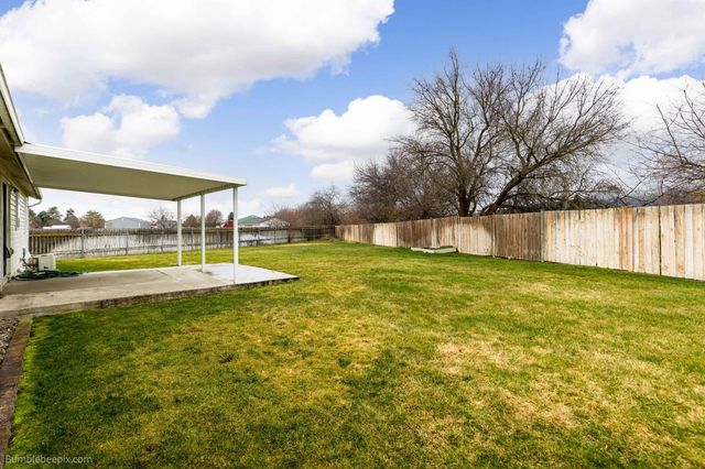 2925 N Glenbrook Ln, Otis Orchards, WA 99027