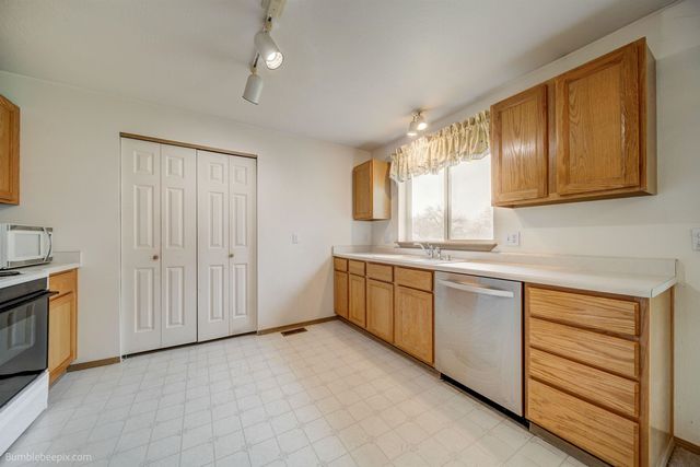 2925 N Glenbrook Ln, Otis Orchards, WA 99027