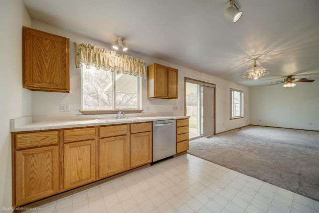 2925 N Glenbrook Ln, Otis Orchards, WA 99027