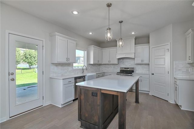 2682 W Park Street, Olathe, KS 66061