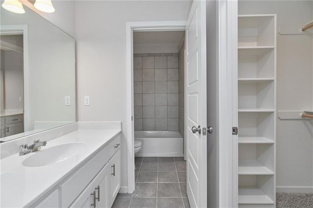 2682 W Park Street, Olathe, KS 66061