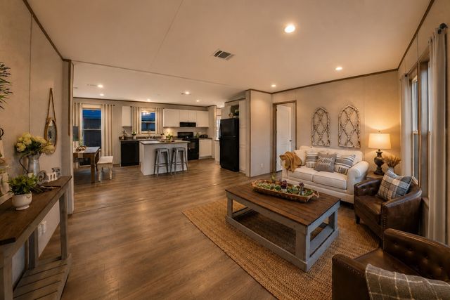 105 Beaver Creek Drive, Azle, TX 76020