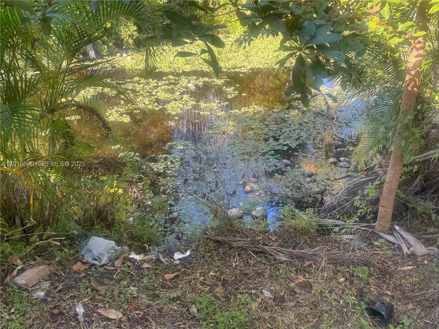 7601 NW 13th St, Pembroke Pines, FL 33024