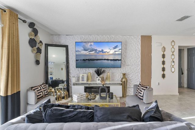 1122 SW Del Rio Boulevard, Port St. Lucie, Port St Lucie, FL 34953