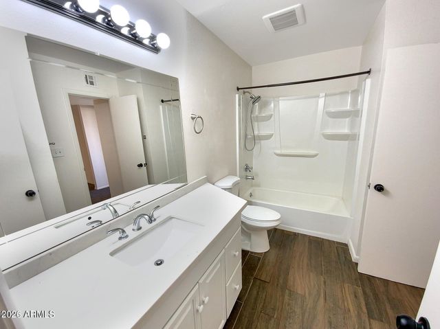 4488 E BELLEVIEW Street, Phoenix, AZ 85008