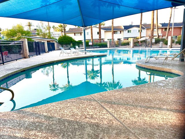 4488 E BELLEVIEW Street, Phoenix, AZ 85008