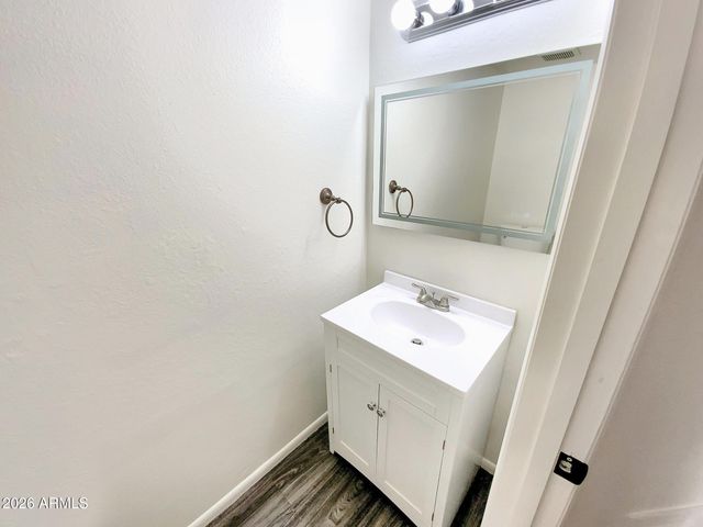 4488 E BELLEVIEW Street, Phoenix, AZ 85008
