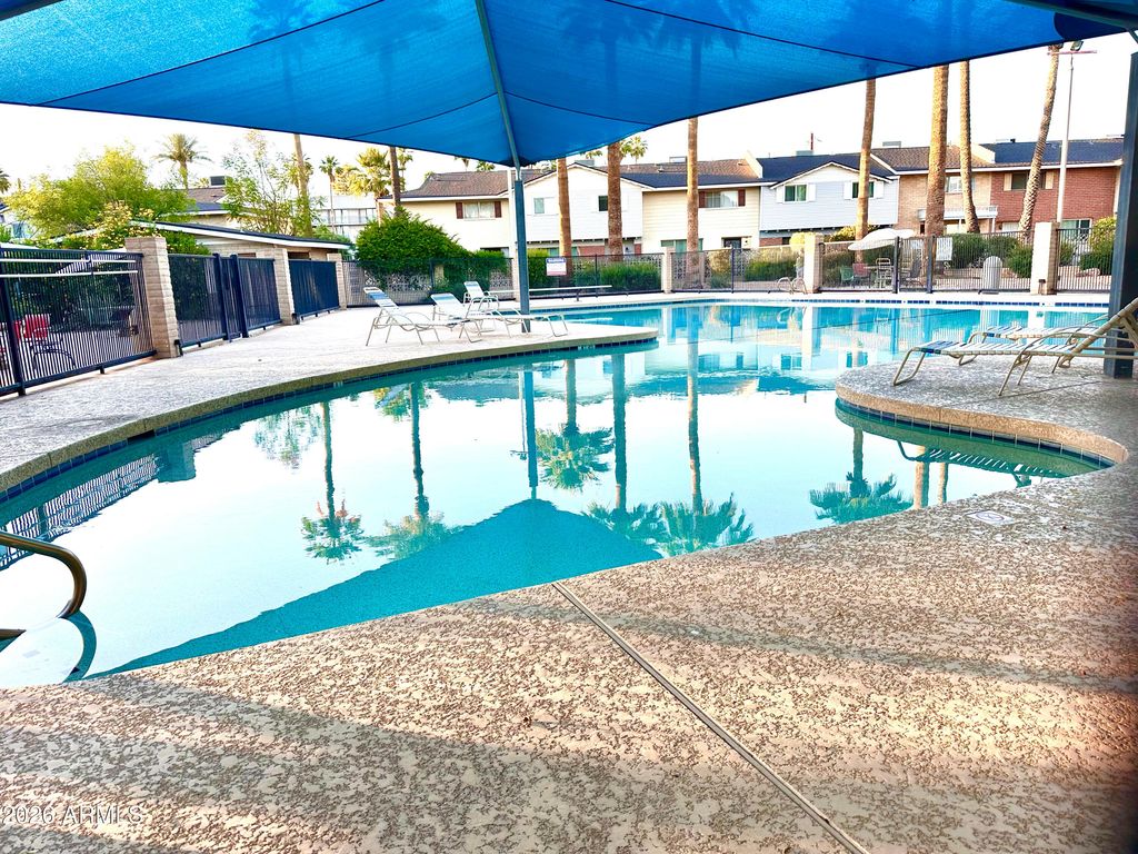 Image 15 of property listing at 4488 E BELLEVIEW Street, Phoenix, AZ 85008