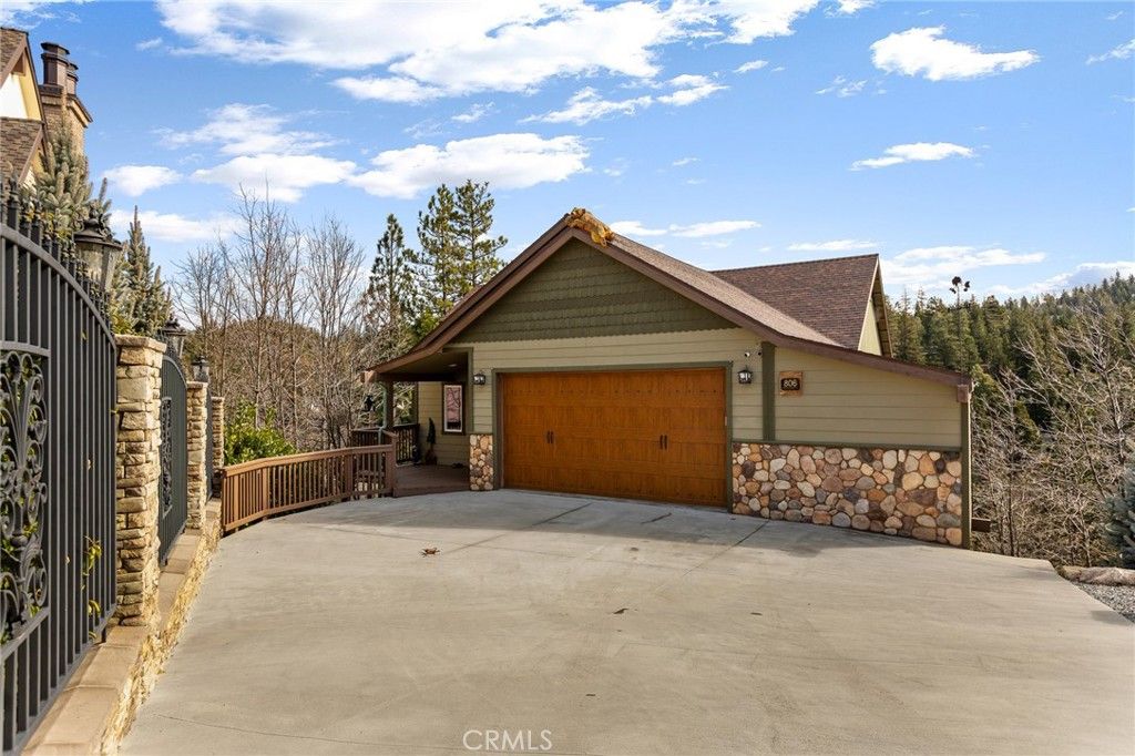 Image 1 of property listing at 806 Brentwood, Lake Arrowhead, CA 92352