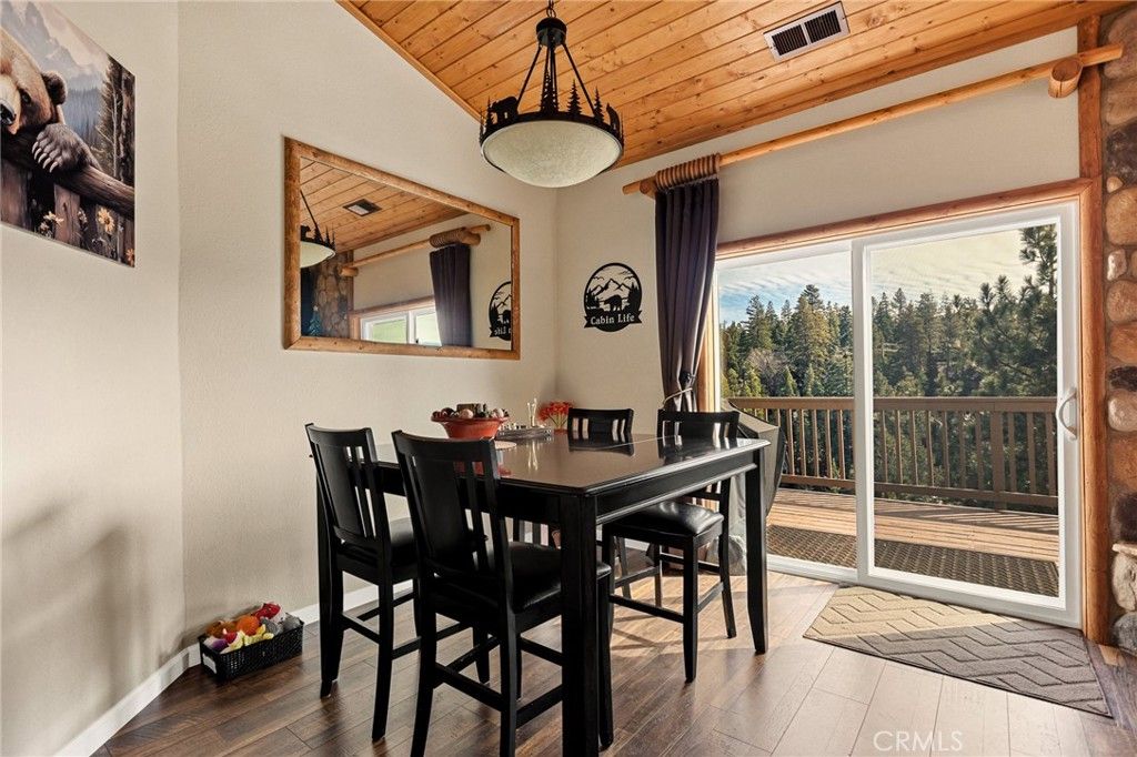 Image 10 of property listing at 806 Brentwood, Lake Arrowhead, CA 92352