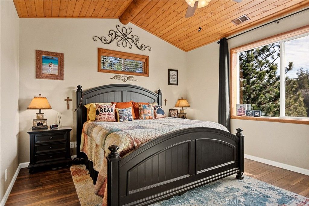 Image 16 of property listing at 806 Brentwood, Lake Arrowhead, CA 92352