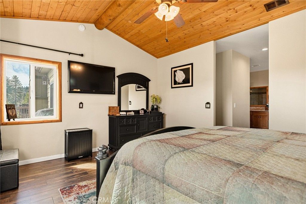 Image 18 of property listing at 806 Brentwood, Lake Arrowhead, CA 92352