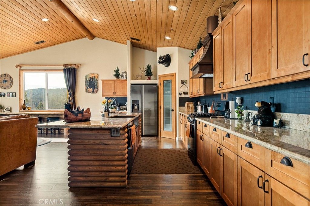 Image 4 of property listing at 806 Brentwood, Lake Arrowhead, CA 92352