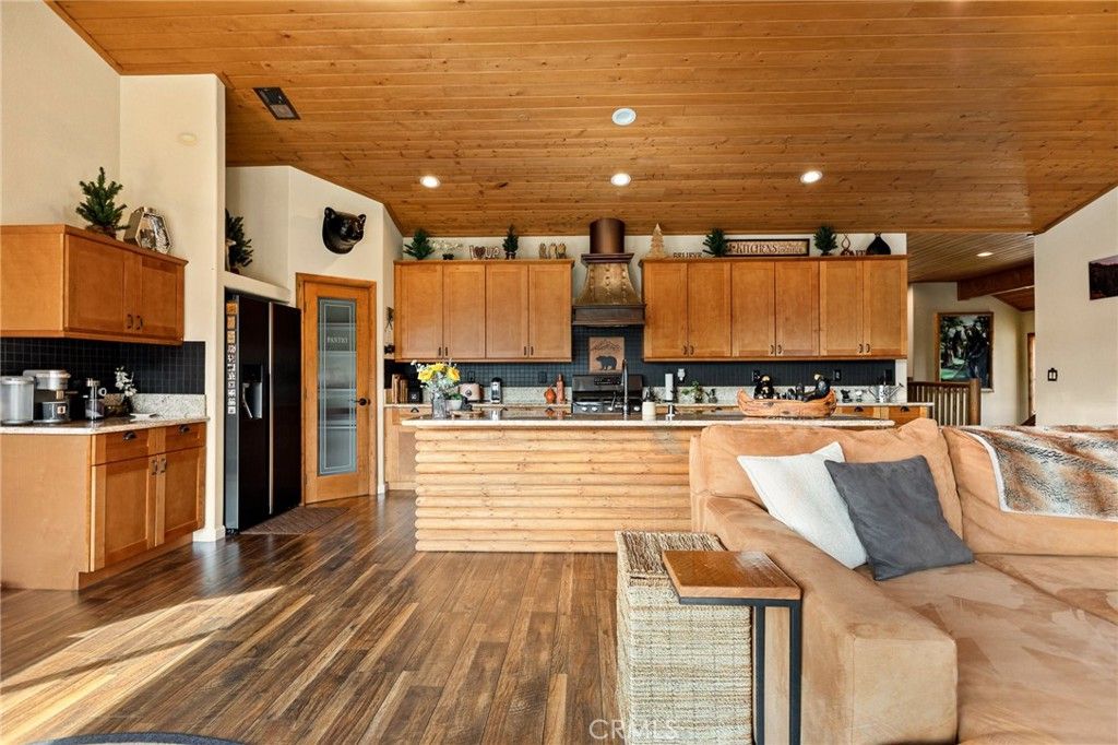 Image 7 of property listing at 806 Brentwood, Lake Arrowhead, CA 92352