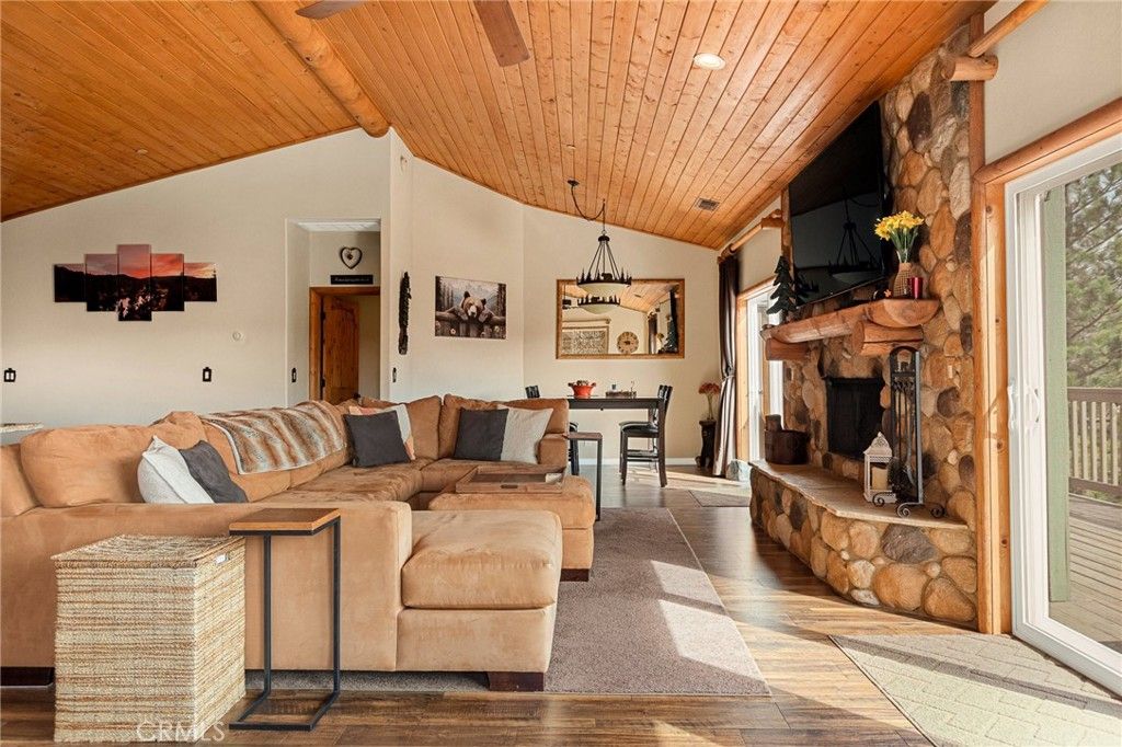 Image 9 of property listing at 806 Brentwood, Lake Arrowhead, CA 92352