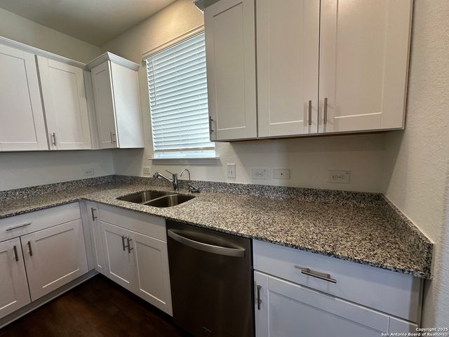 301 RUSTIC GRV, Boerne, TX 78006