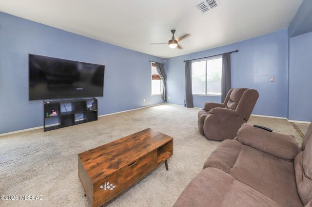 1077 W Camino Luna Llena, Sahuarita, AZ 85629