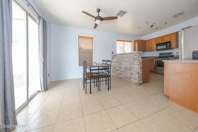 1077 W Camino Luna Llena, Sahuarita, AZ 85629