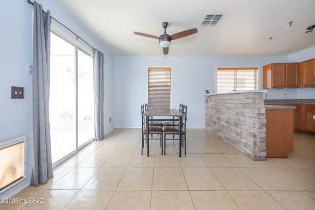 1077 W Camino Luna Llena, Sahuarita, AZ 85629