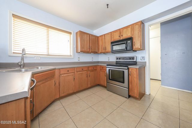 1077 W Camino Luna Llena, Sahuarita, AZ 85629