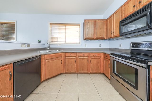 1077 W Camino Luna Llena, Sahuarita, AZ 85629