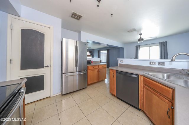 1077 W Camino Luna Llena, Sahuarita, AZ 85629