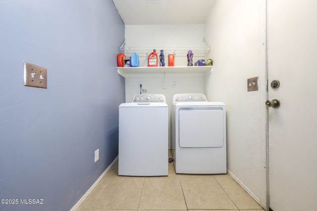 1077 W Camino Luna Llena, Sahuarita, AZ 85629